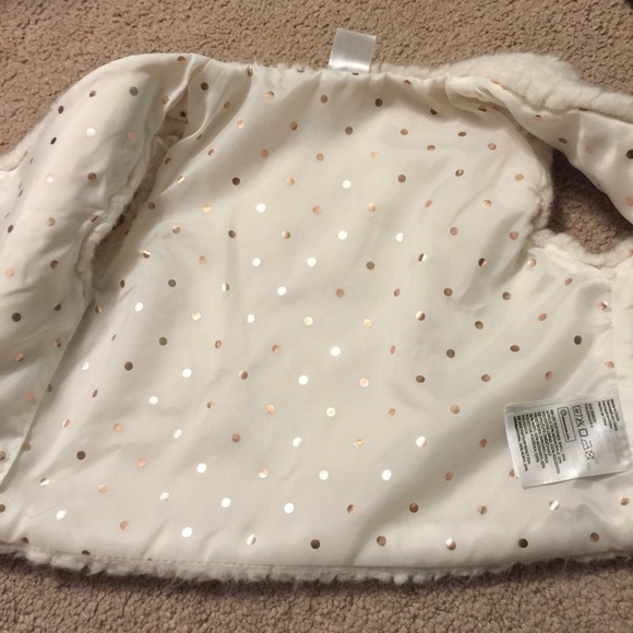 H&M fuzzy vest - 1.5-2 year old GIRL - Picture 4 of 4